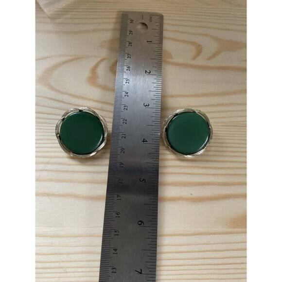 Vintage Lisner Green Clip-On Earrings With Silver-Tone Metal Accents - Picture 5 of 5